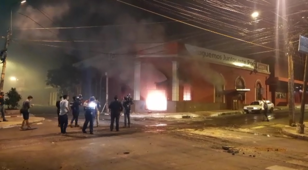 Acusación contra estudiante universitaria detenida por caso incendio de Colorado Róga “no tiene consistencia”, asegura abogado