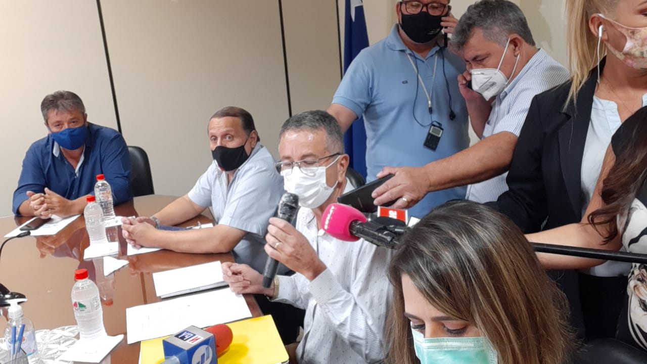 Liberales anunciaron borrador de libelo acusatorio contra Abdo y Velázquez
