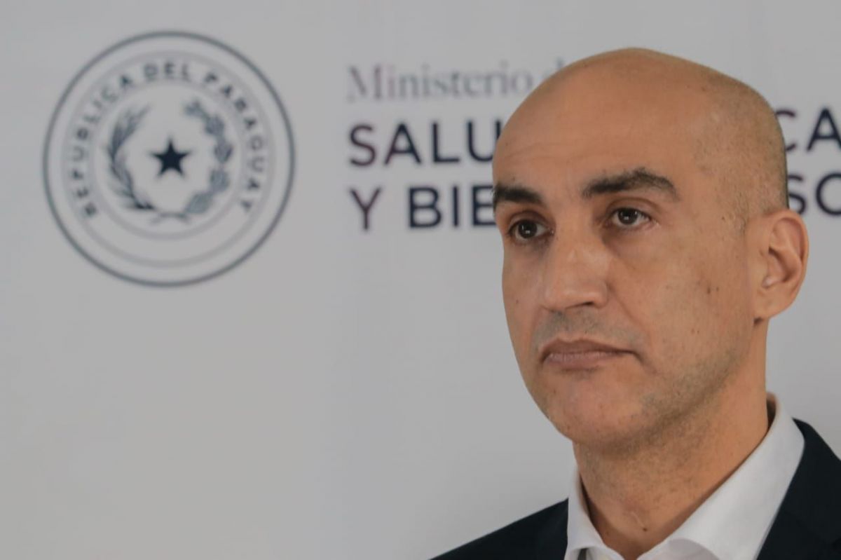 Julio Mazzoleni presentó renuncia como ministro de Salud