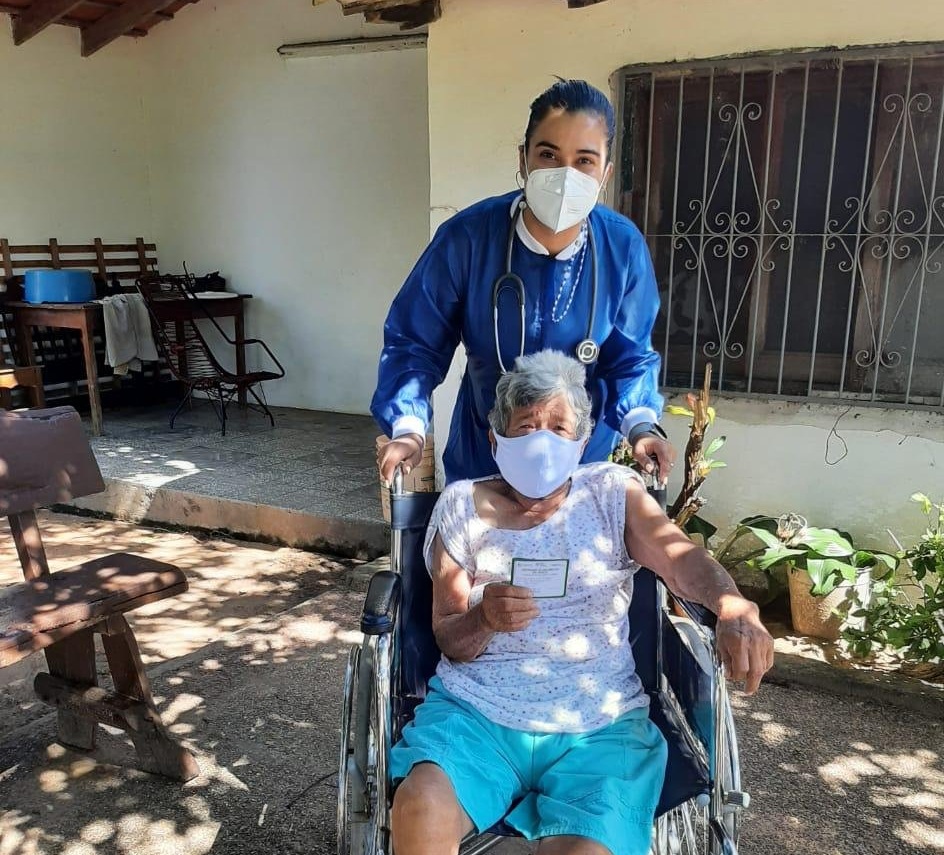 Extranjeros podrán recibir vacunas contra COVID-19