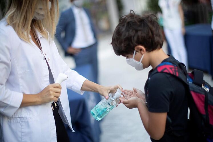 Regreso seguro a clases presenciales depende de inmunización completa de docentes y provisión de elementos de bioseguridad