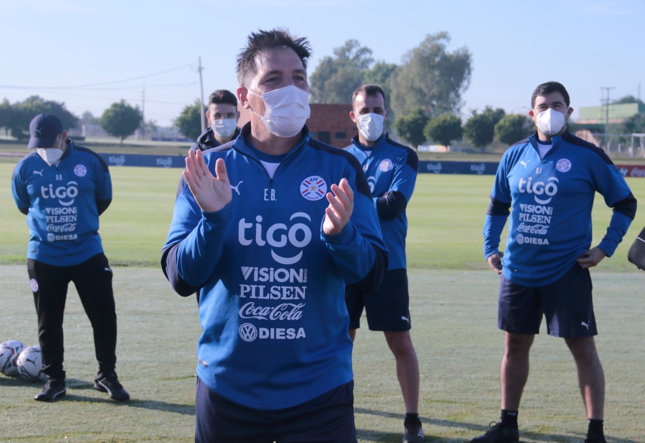 Estos son los jugadores paraguayos convocados del exterior para enfrentar a Uruguay y Brasil