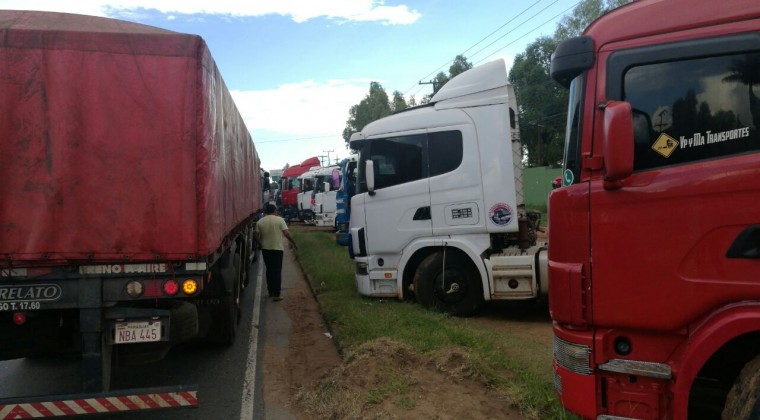 Presentan denuncia penal contra camioneros manifestantes por amenazas y violencia