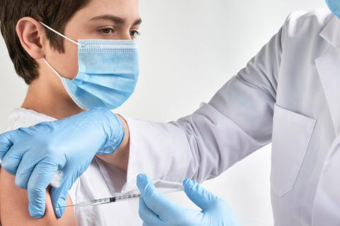 Vacunación contra COVID-19: Segunda dosis para adolescentes se aplicarán desde este viernes