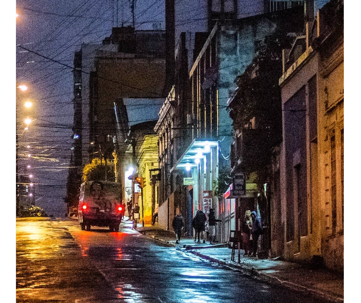 Anuncian jueves frío y lluvioso