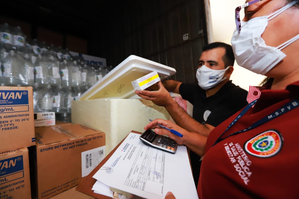 Hacienda pide que Salud utilice 200 millones de dólares que le quedan “y después vemos otros recursos”