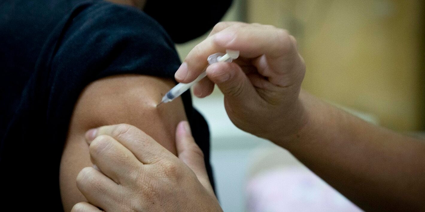 Brasil anuncia refuerzo de vacuna anticovid para grupos de riesgo