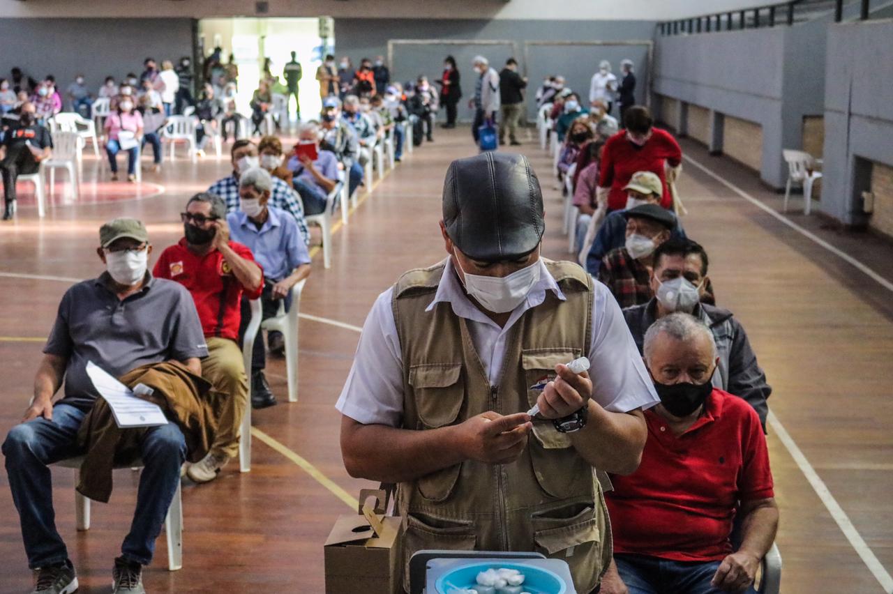 Salud reconoce que por falta de vacunas no podrá cumplir con plan de inmunización