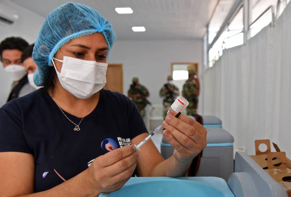 Baja rango etario: Salud habilita vacunación a personas mayores de 55 años desde este sábado