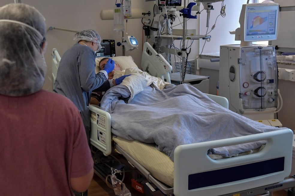“Hay pacientes internados con COVID que dicen que si se aplican la vacuna, en dos años van a morir”