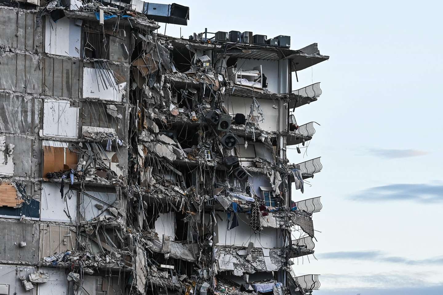 Hermana de Primera Dama está entre los seis paraguayos desaparecidos tras derrumbe de edificio en Miami