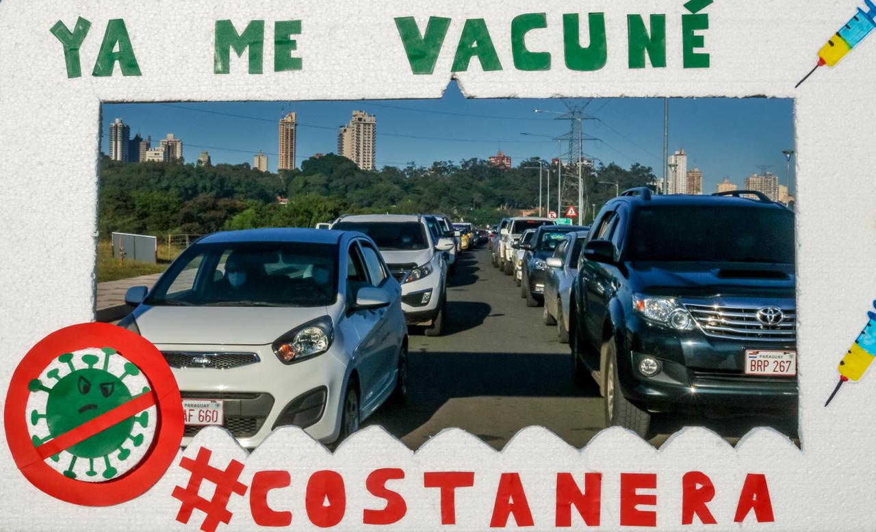 Destacan fluidez de centros vacunatorios en jornada de masiva afluencia