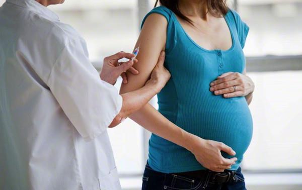 Embarazadas con 20 semanas de gestación en adelante pueden acudir a vacunatorios desde el martes