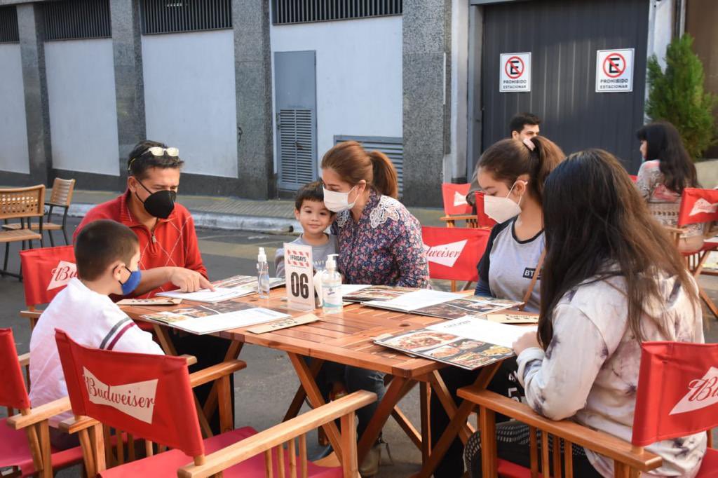 De jueves a domingo: Dueños de restaurantes pedirán que cierre de calles sea extendido