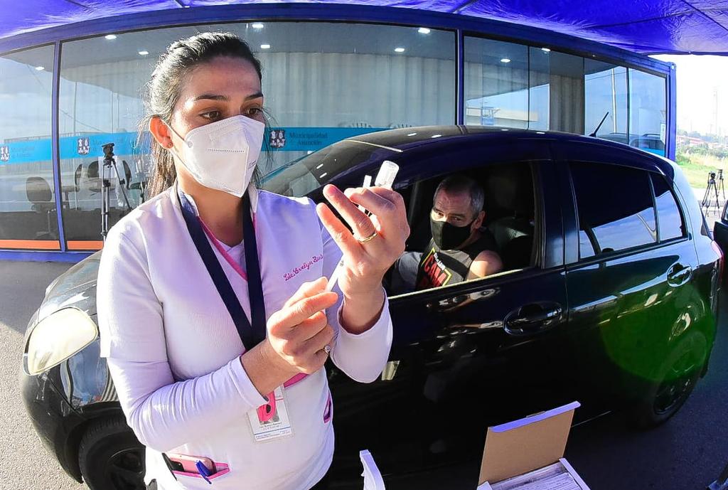 En Asunción cierran dos vacunatorios para “redistribución de dosis”