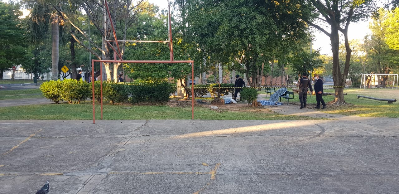 Hallan cuerpos sin vida en plaza de Asunción