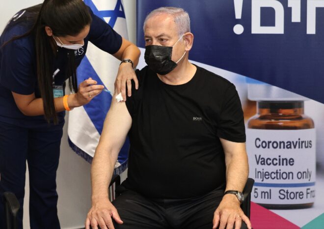 Israel lanza la campaña de tercera dosis anticovid para mayores de 60