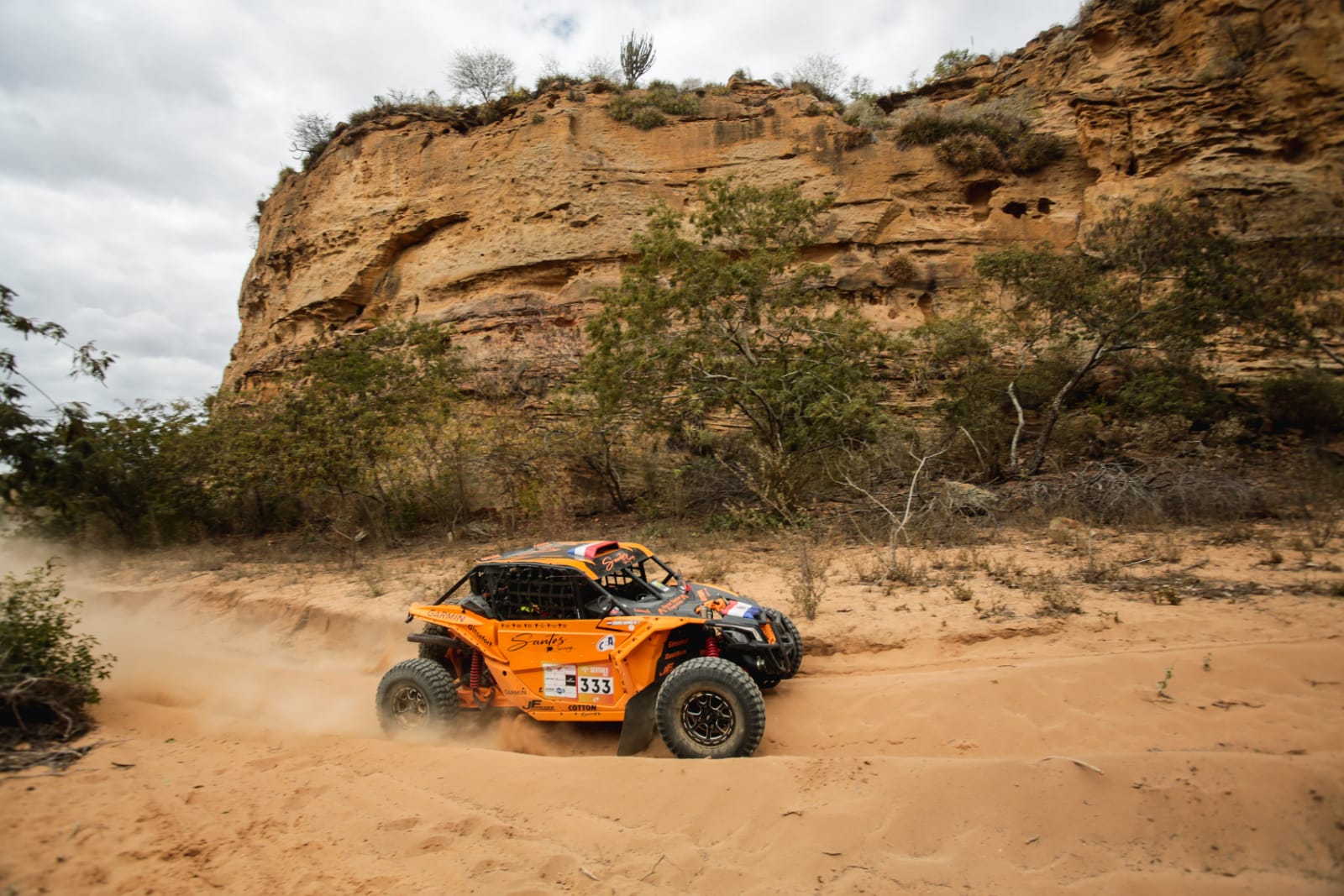 Rally do Sertões de Brasil: Santos-Arcondo siguen al frente en su categoría