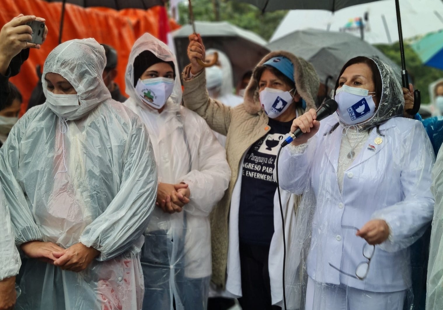 Enfermeros se manifiestan en reclamo de cumplimiento de ley de carrera profesional