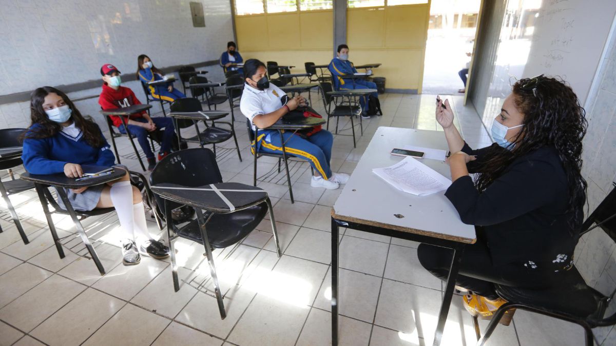 Docentes del sector público retornan a clases presenciales