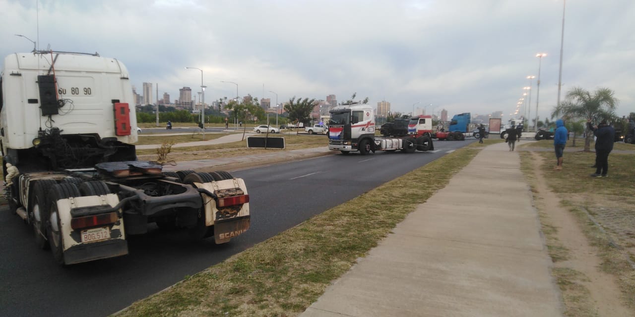 Camioneros advierten: Si Senado rechaza proyecto de ley de precio de fletes, “Paraguay estará cerrado y Asunción estará sitiada”