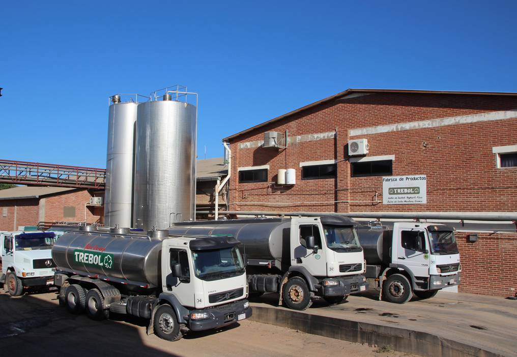 Se desperdician dos millones de litros de leche por día por bloqueo de rutas, reportan industriales
