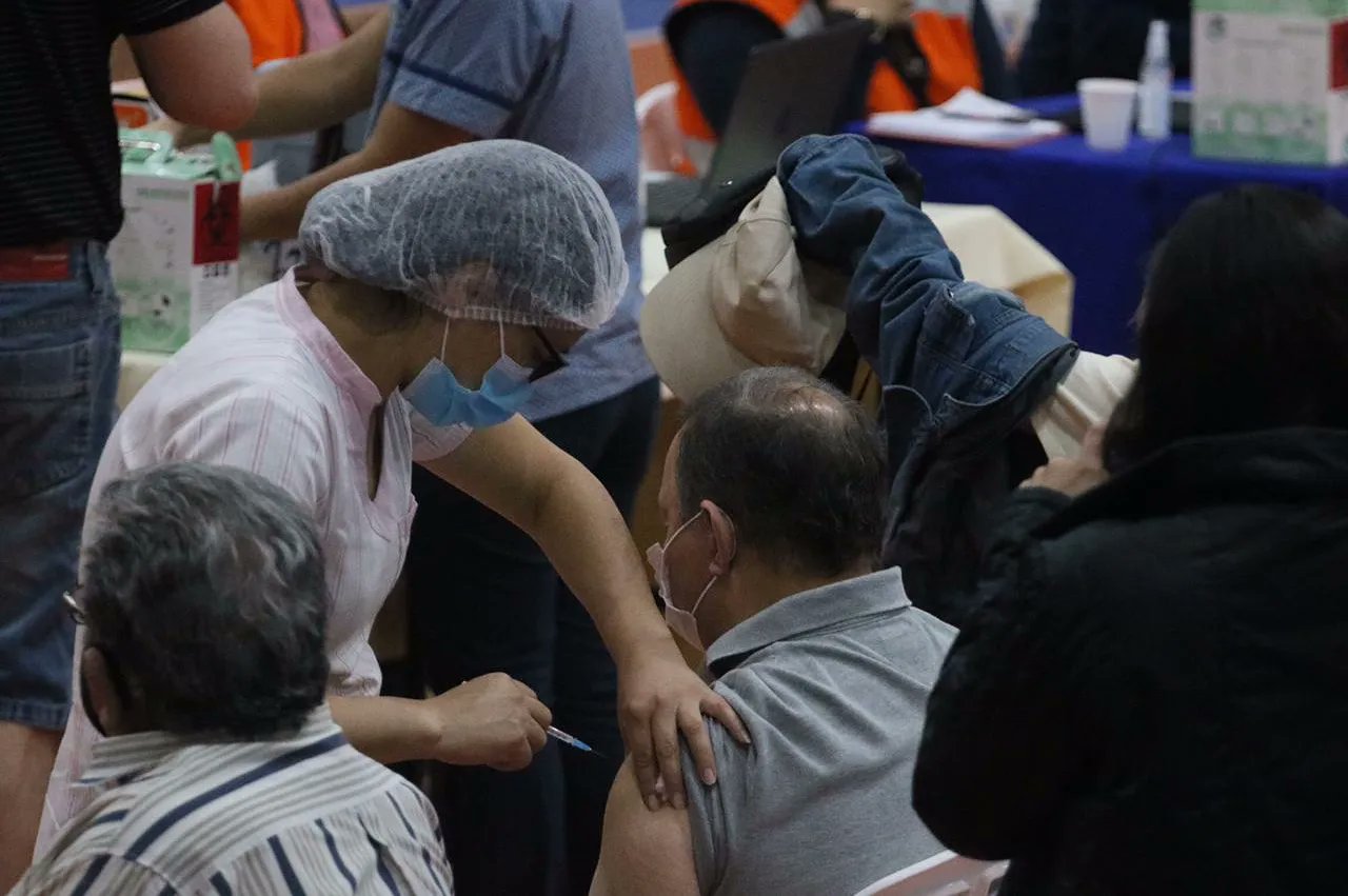 35% de personas mayores de 50 años no acudió a vacunarse contra COVID
