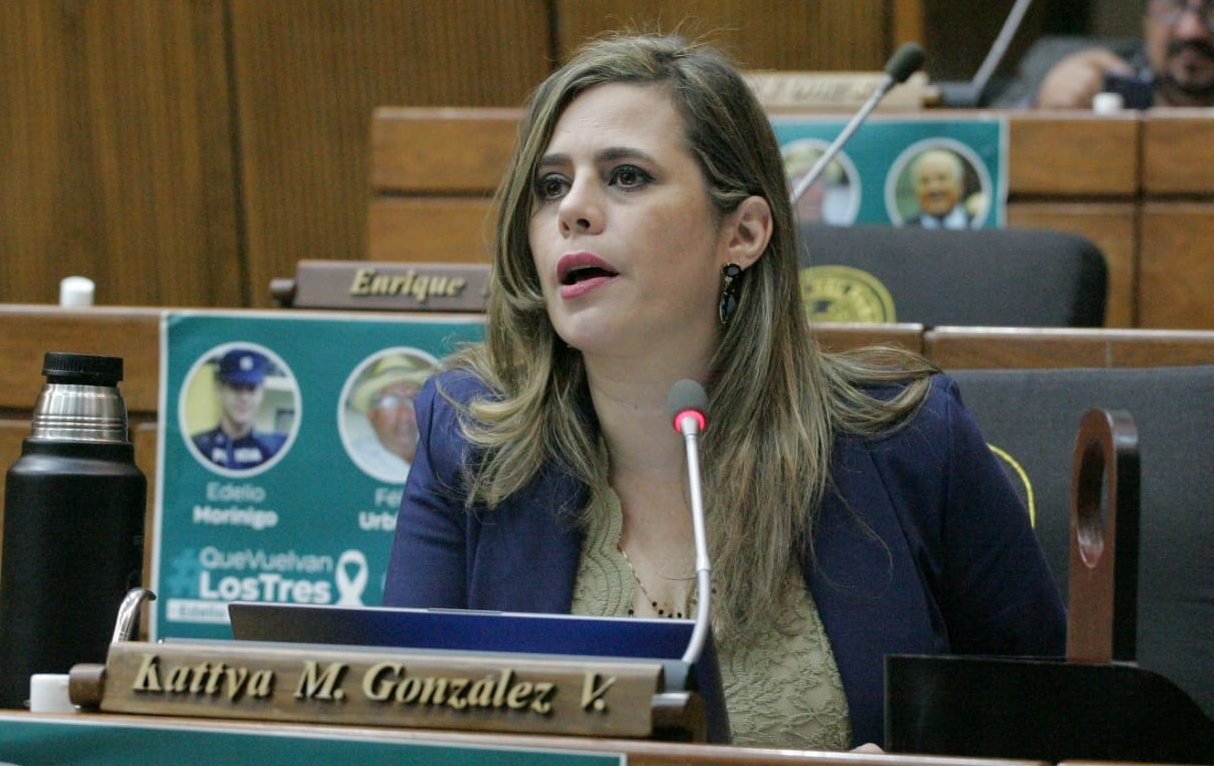 Diputada apunta contra “cultos religiosos que lavan dinero” en caso Aduanas