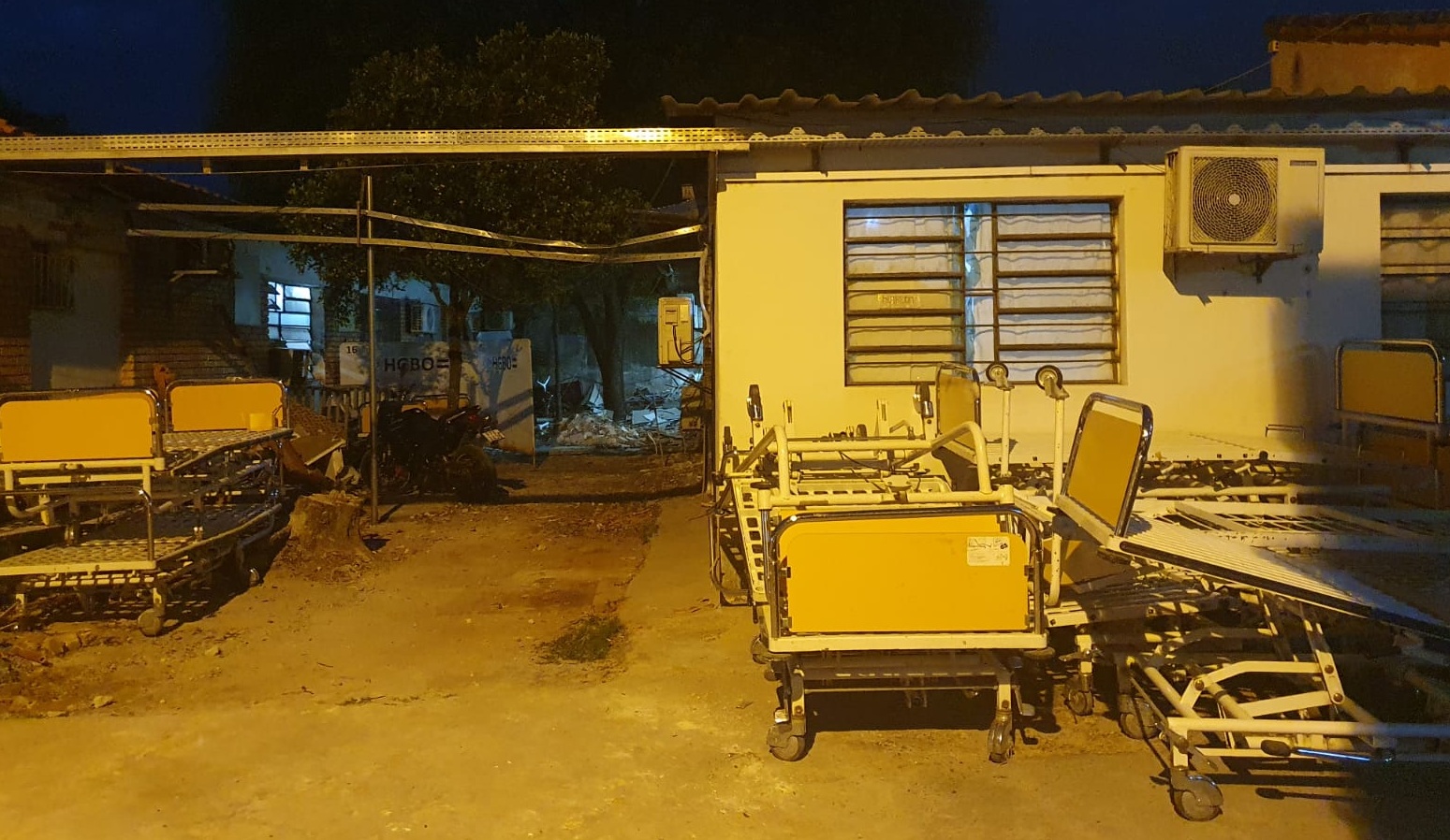 Denuncian deterioro de camas de internación que quedaron a la intemperie en Hospital de Barrio Obrero