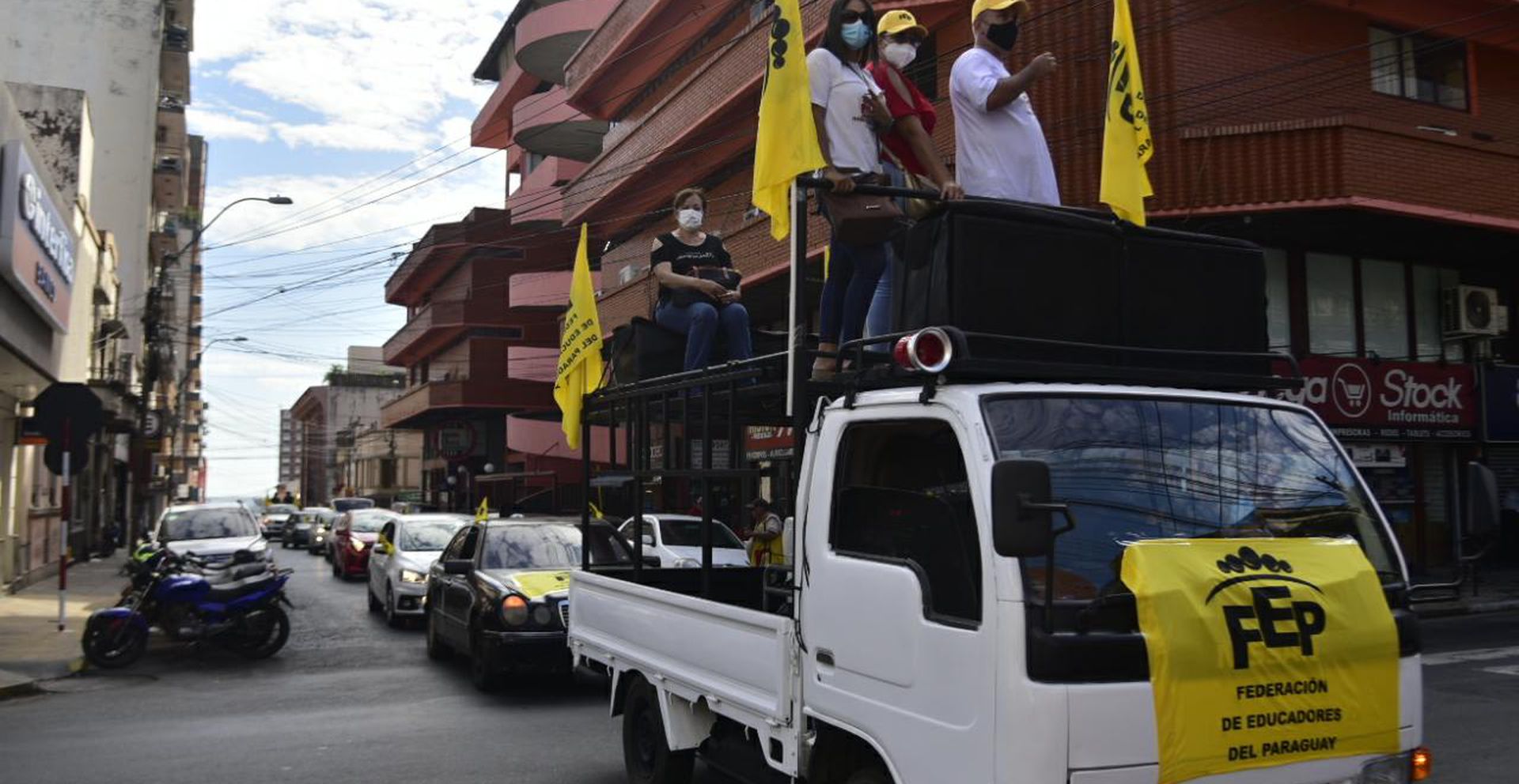 Docentes anuncian huelga con cierre de rutas a partir del 1 de octubre
