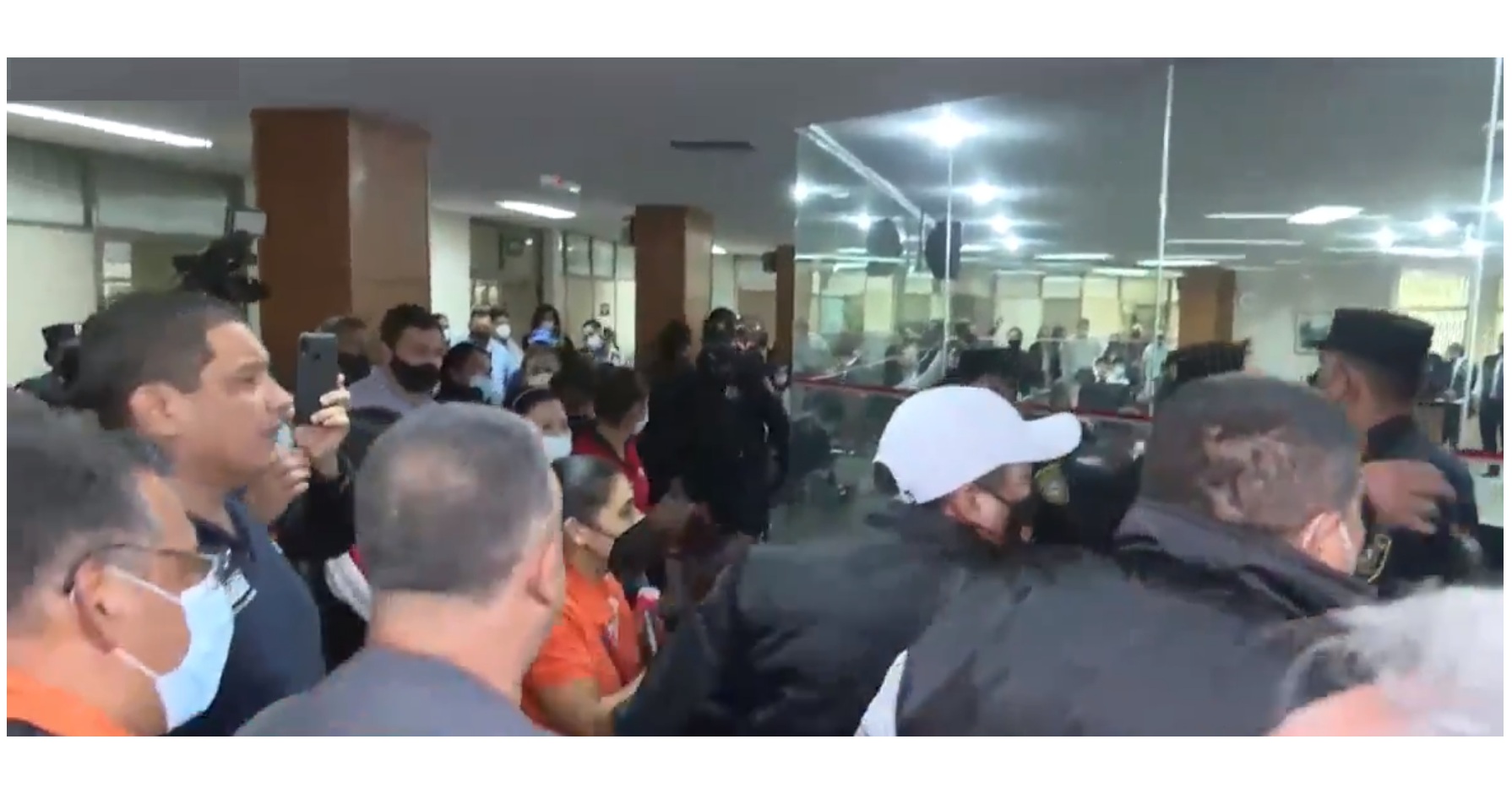Empujones y un herido en Junta Municipal tras falta de cuórum