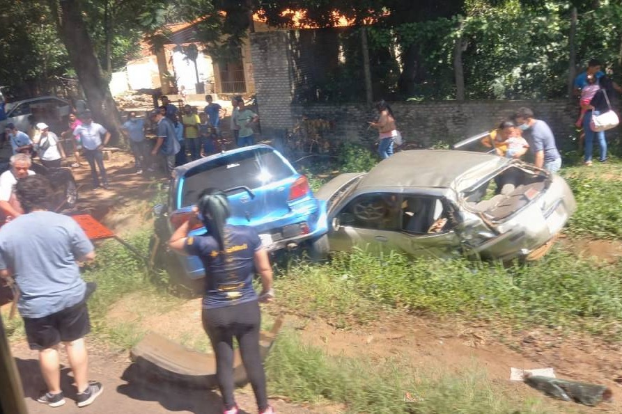Conductor se salvó de ser “apretado” por camión: “Ya venía circulando de manera muy imprudente”
