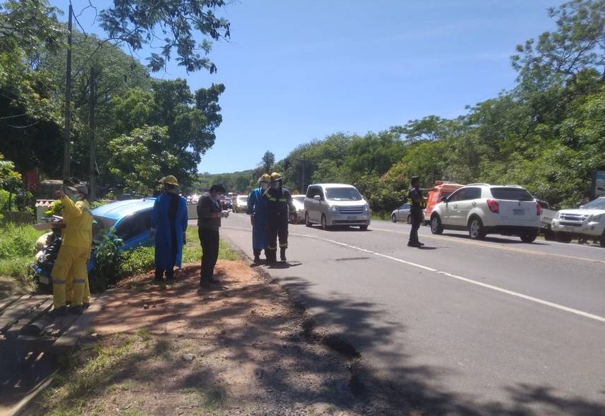 Camión perdió frenos y atropelló varios vehículos: Por fortuna solo hubo heridos leves