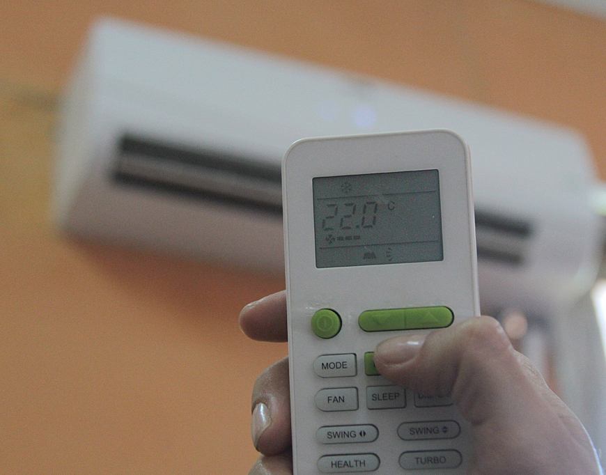 Hay que regular la temperatura del aire acondicionado para evitar “choque térmico”