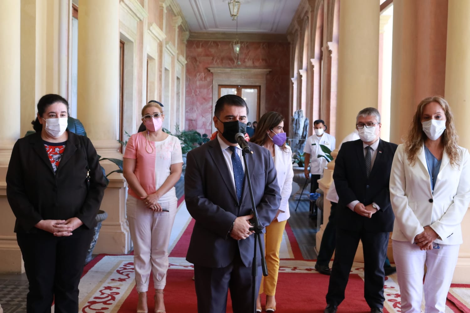 Salud confirma primeros tres casos de variante Ómicron