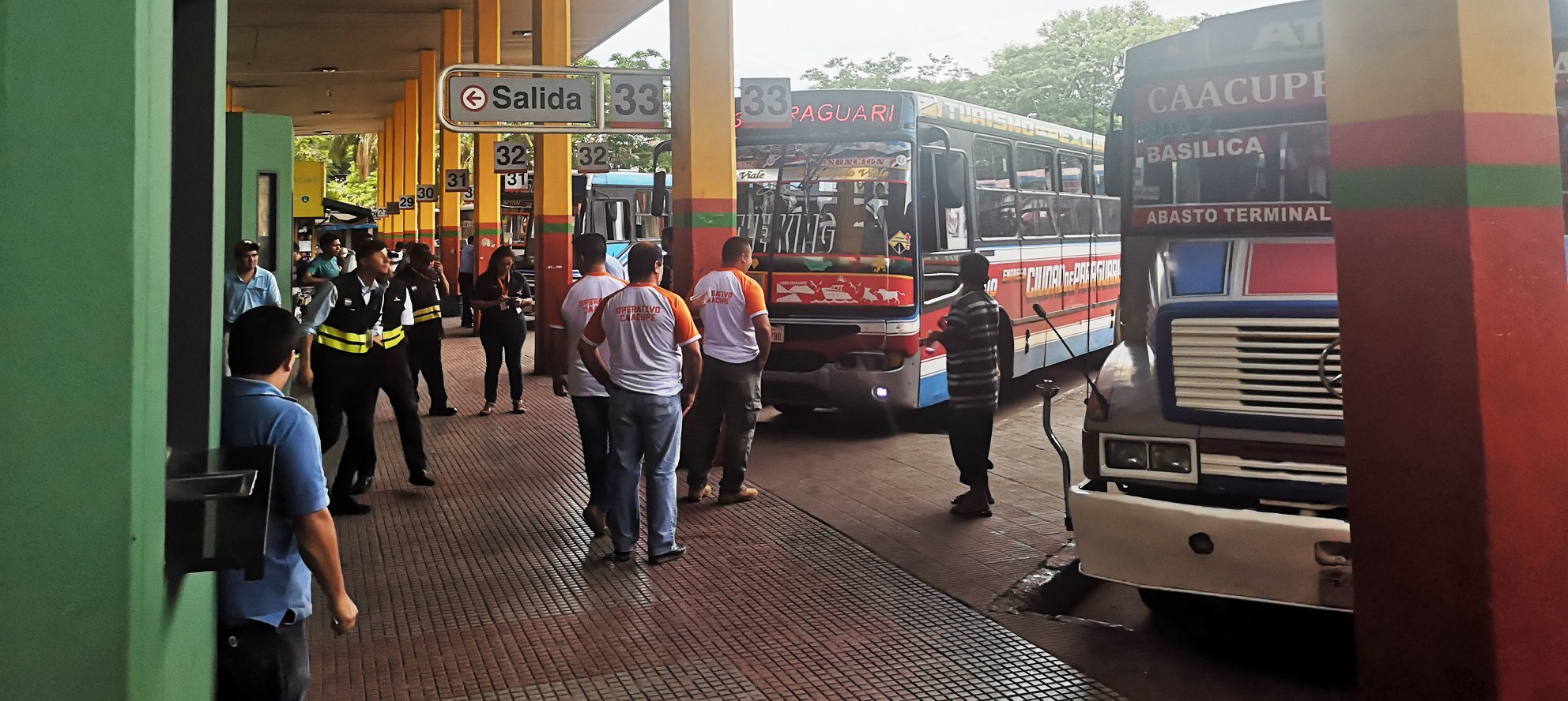 Aumenta afluencia de pasajeros en Terminal de Asunción rumbo a Caacupé mientras se acerca el 8 de diciembre