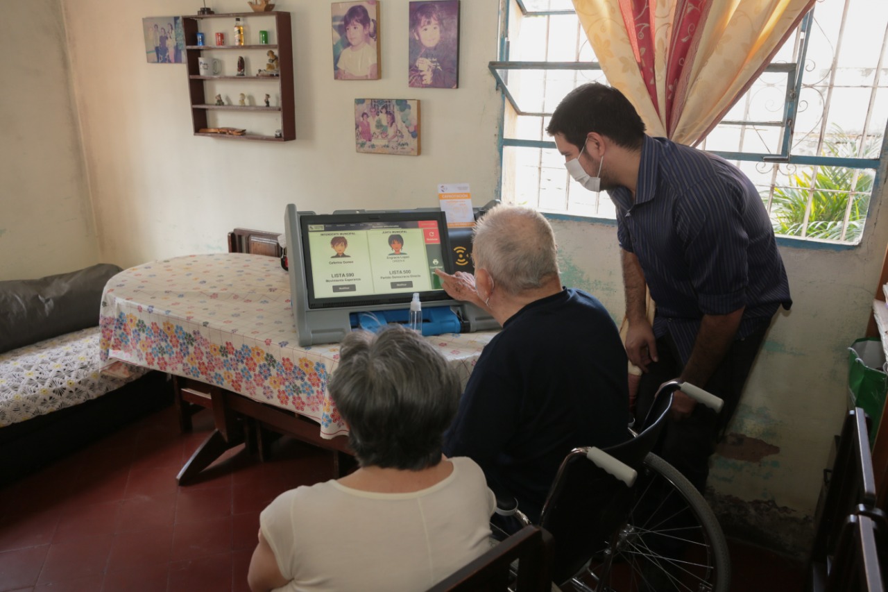 Personas de 12 ciudades del país ya solicitaron el servicio “Voto en casa”