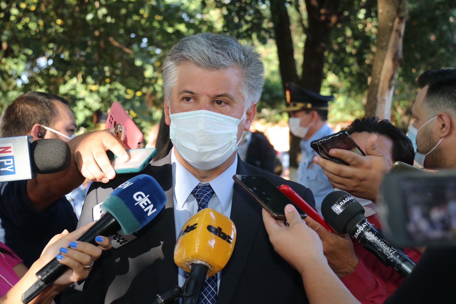Ministro Giuzzio no sabía acerca de la implementación de código QR en nuevas cédulas de identidad