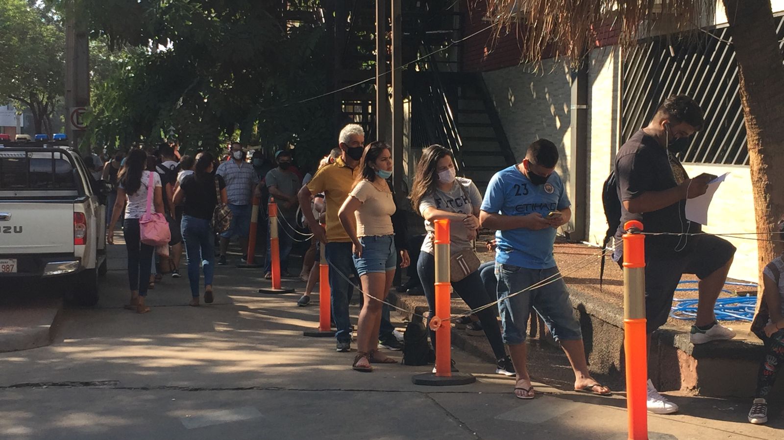 Largas filas para obtención de documentos en Identificaciones