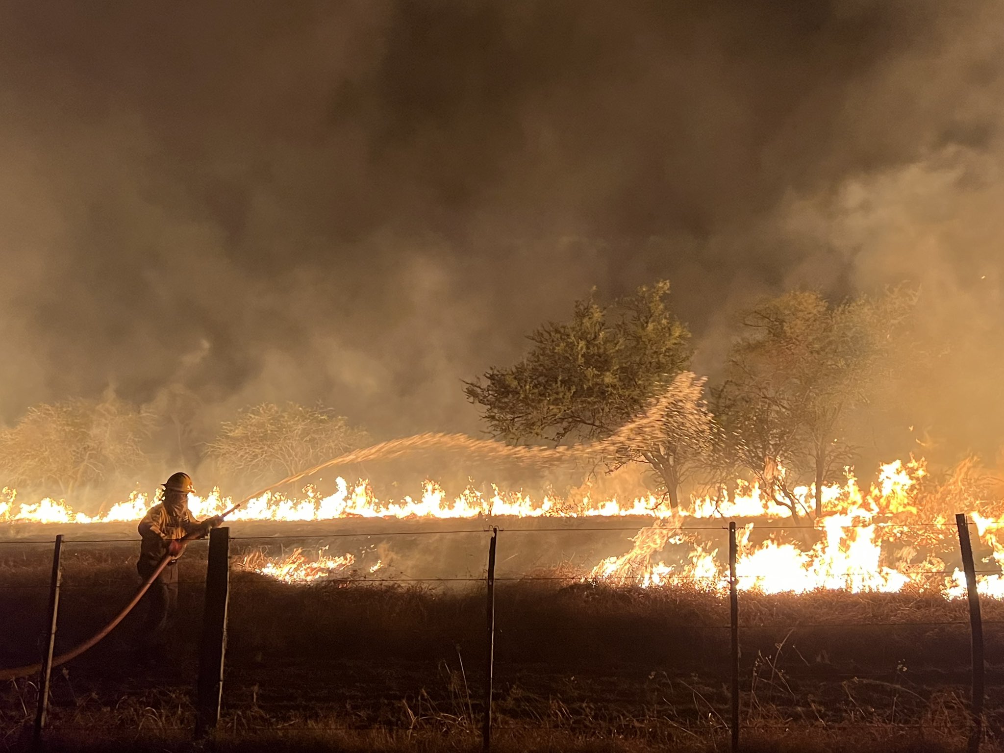 Ministerio de Trabajo insta a los empleadores a otorgar permiso a sus trabajadores bomberos