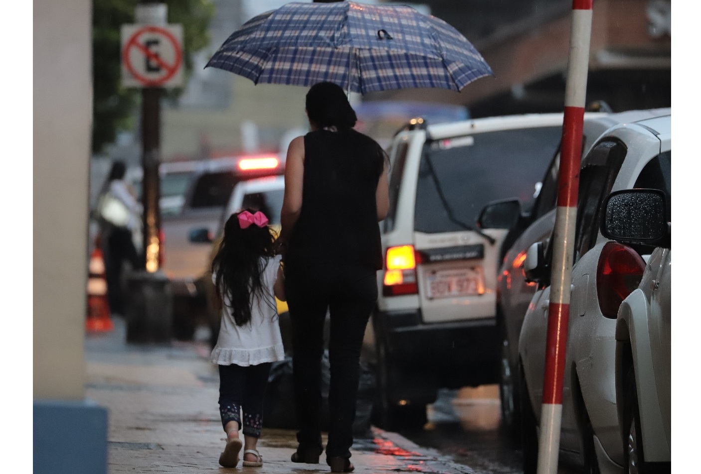 Meteorología anuncia lunes caluroso y con lluvias