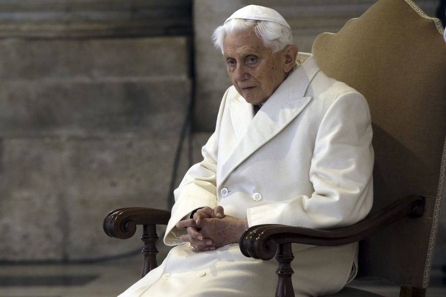 Benedicto XVI pidió perdón a víctimas de abusos tras informes sobre pederastía en Alemania