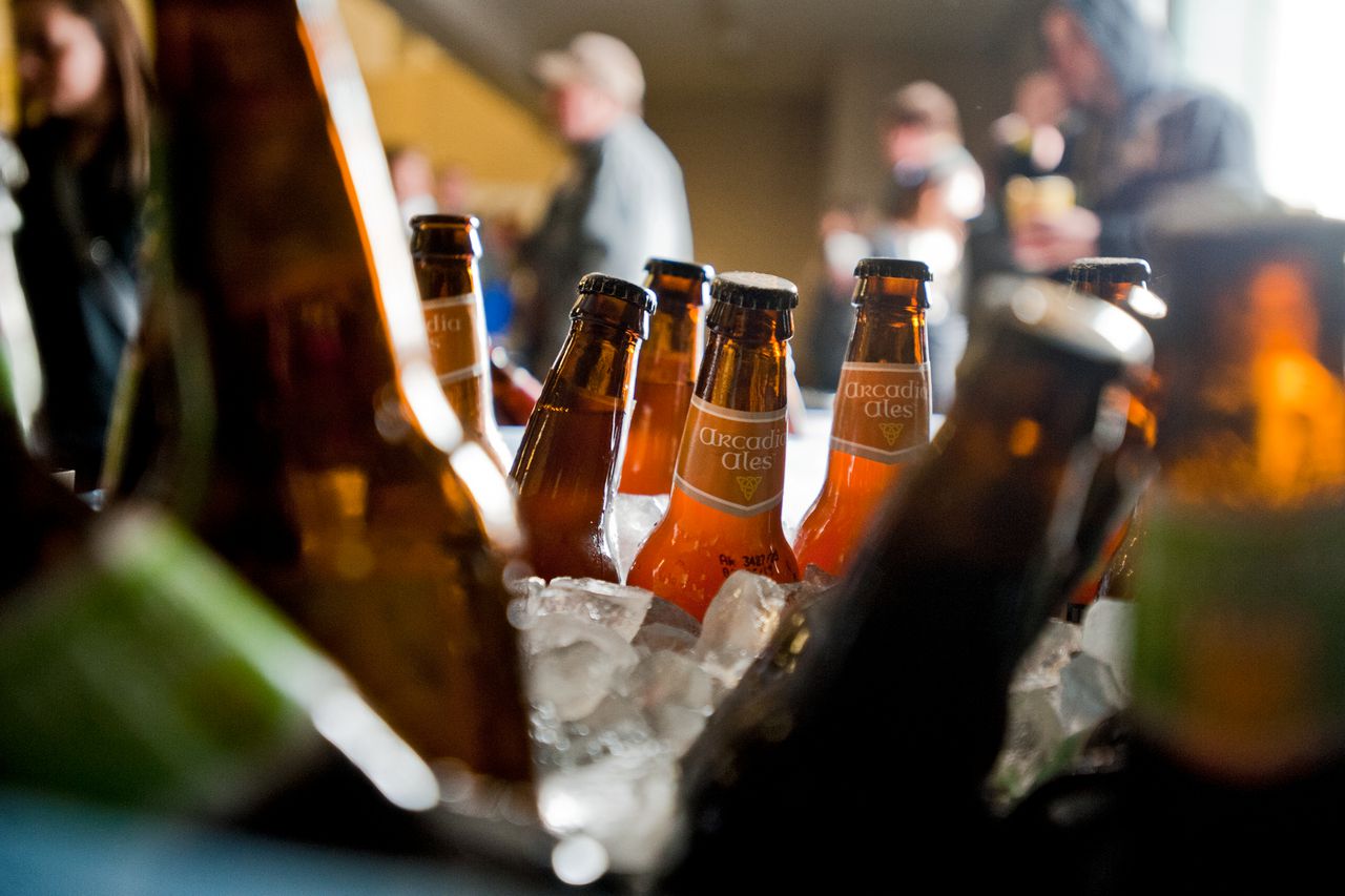 Gobierno reimplementará tasas prepandémicas de impuesto a bebidas alcohólicas