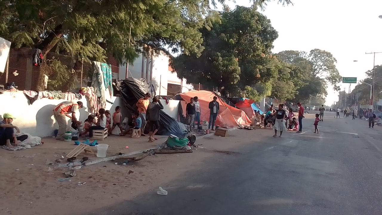 Indígenas cierran paso sobre avenida Artigas