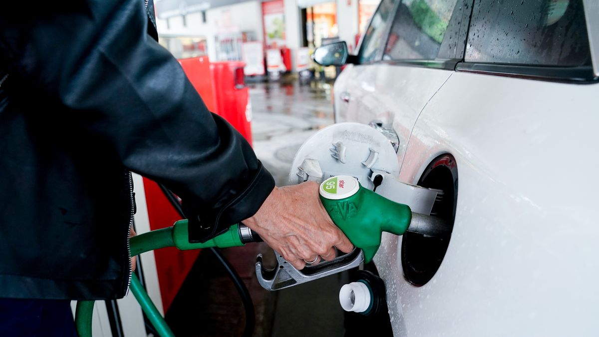 Emblemas privados comunican intención de subir de nuevo precios de combustibles