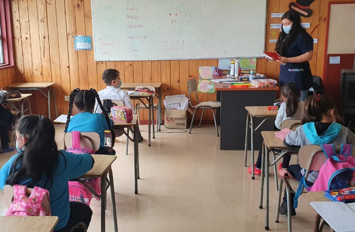 Desde hoy se eliminan distanciamiento en las aulas y grupos burbuja