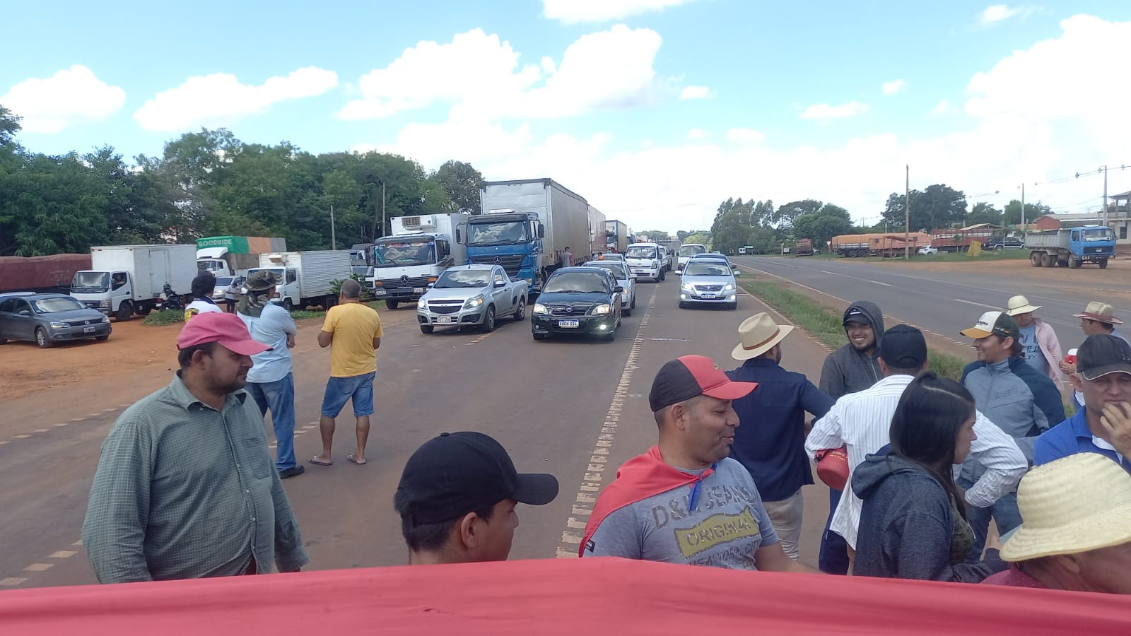 Día clave en paro de camioneros: Senado estudiará ley de fondo de emergencia para combustibles
