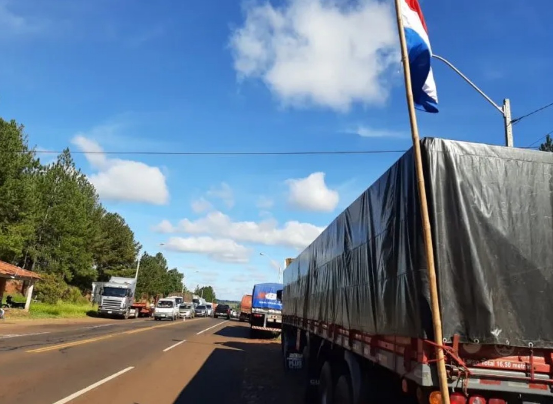 Camioneros rechazan reducción de precios de combustibles de PETROPAR y anuncian continuación de paro