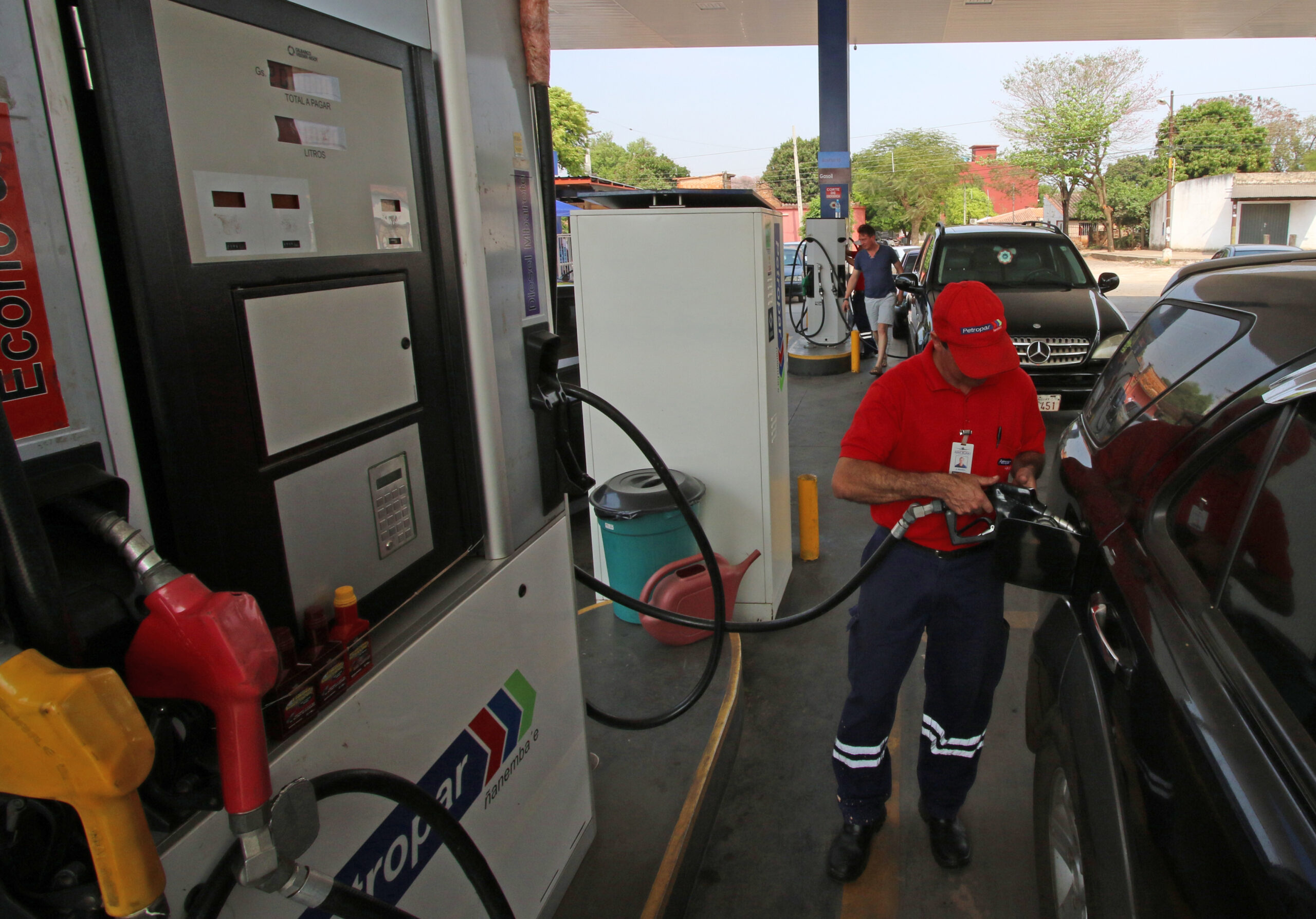 SET: Si se pretende que PETROPAR regule precios, se debe cambiar la ley