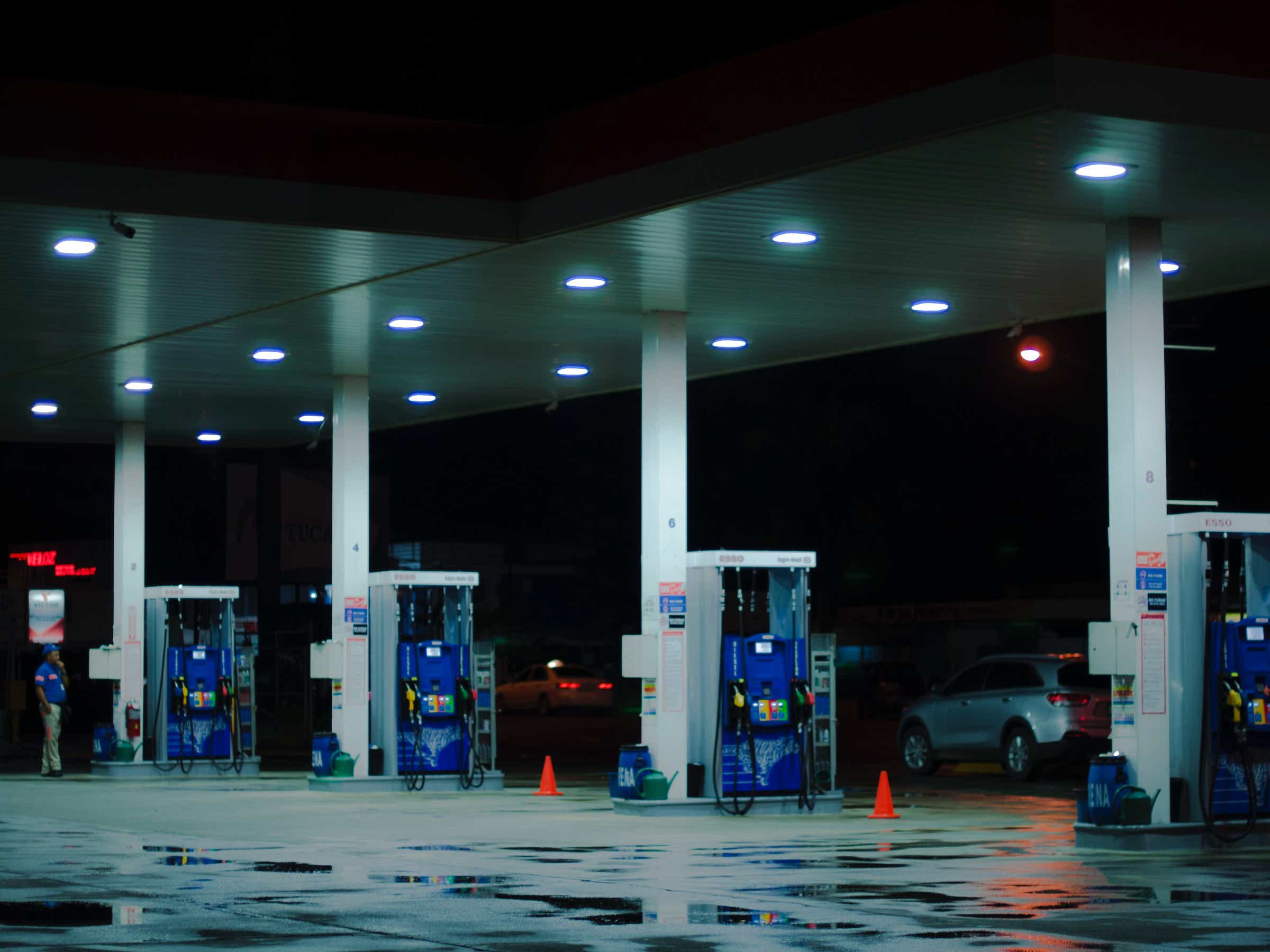 Reajuste de precios de combustibles “no pasará de esta semana”
